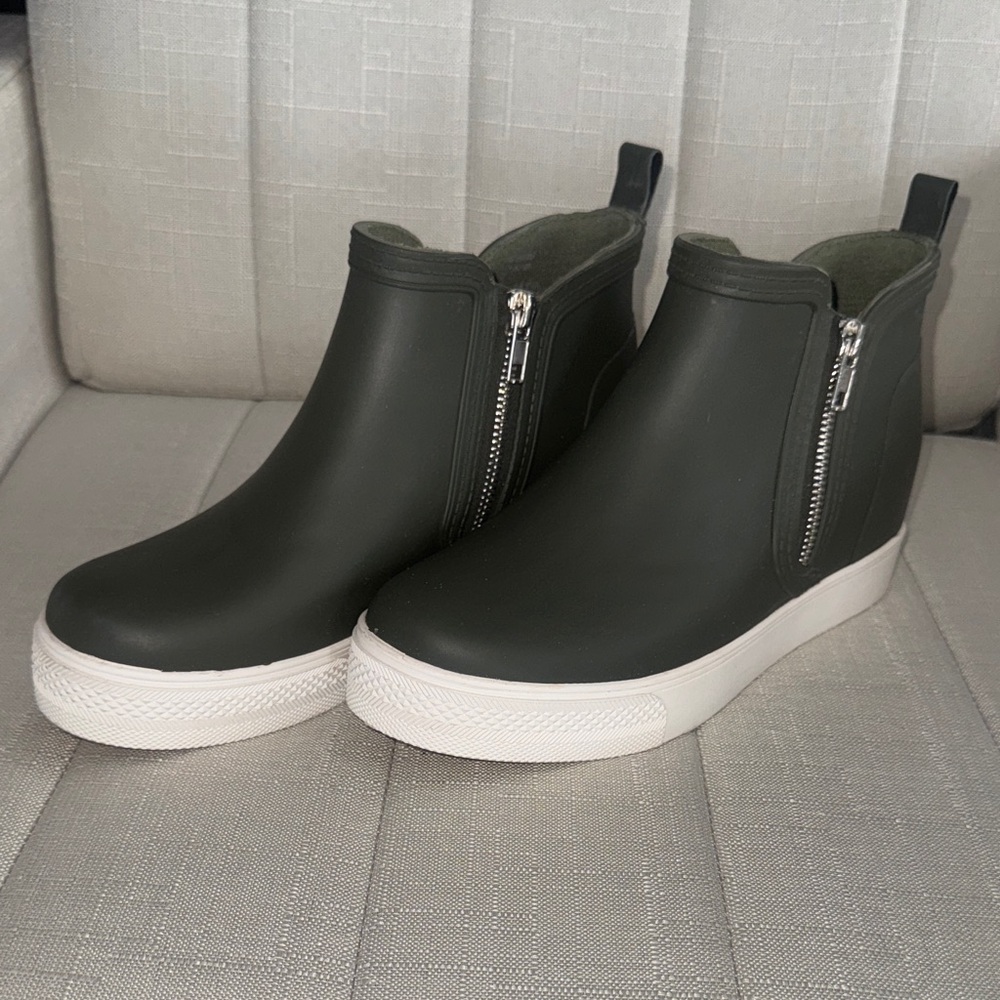 Steve Madden Olive Green Wedge Zip Booties